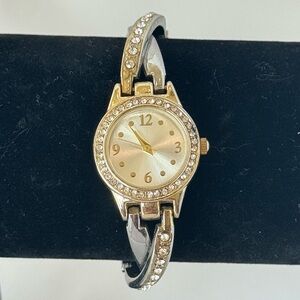 Women’s gold and silver two toned clasp band style watch